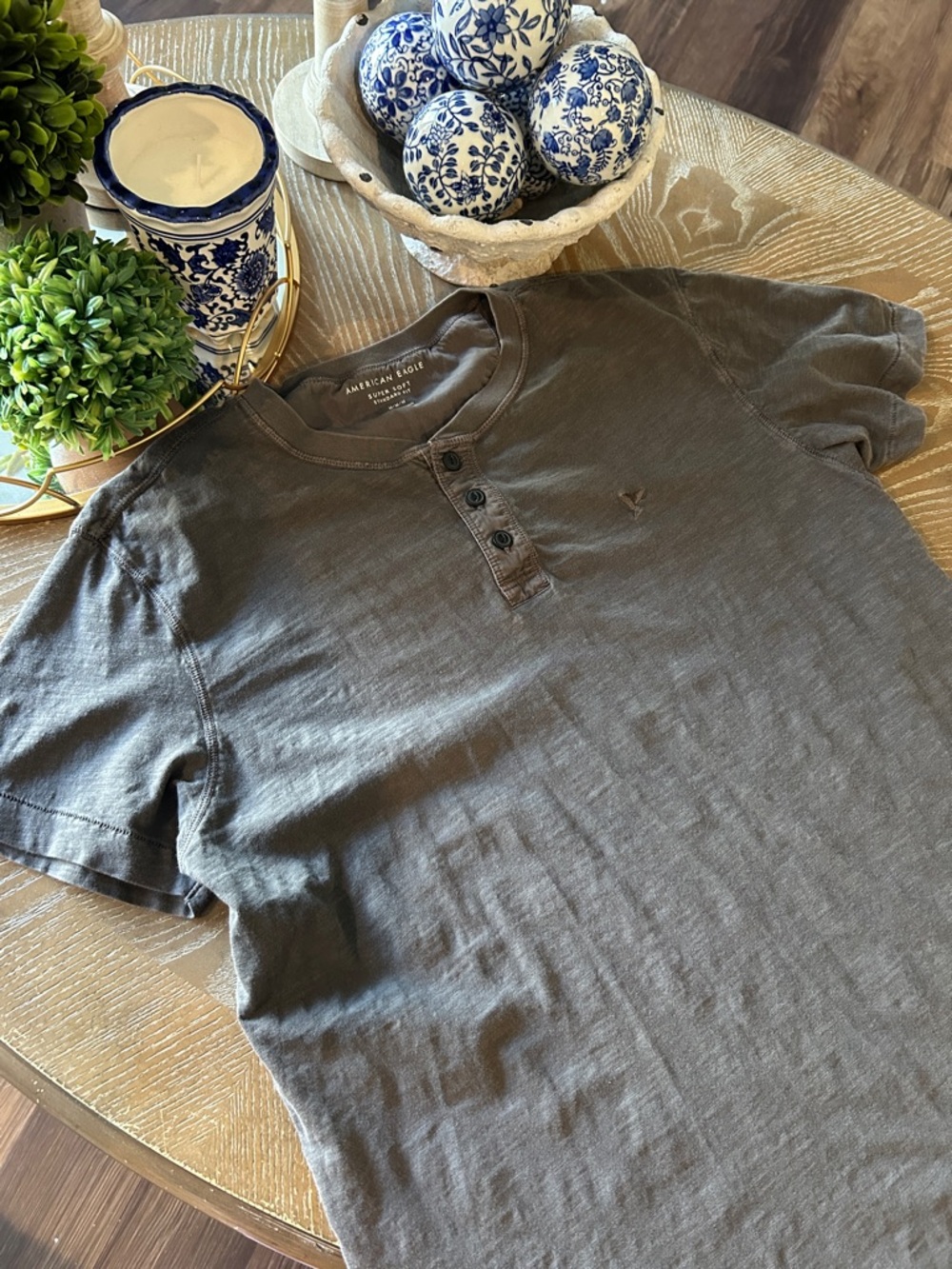 American Eagle Outfitters Men’s Gray Short Sleeve 3 Button Henley T-Shirt medium